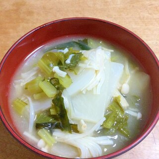 【味噌汁】カブ(葉っぱ付き)・ワカメ・エノキ